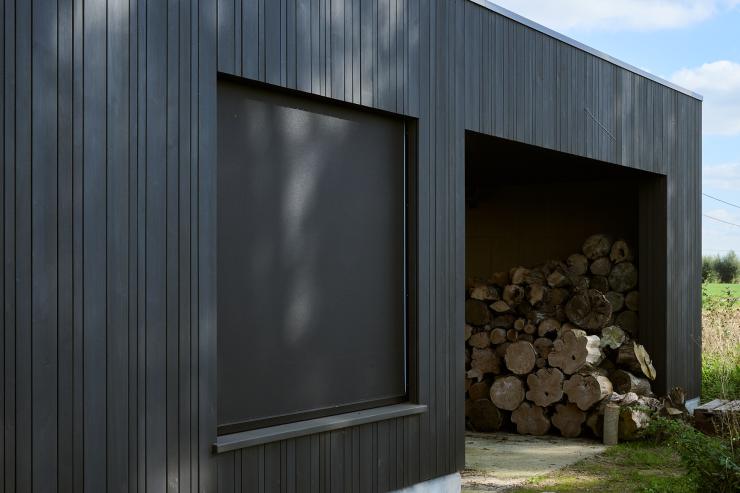 Uitbreiden van woning en aanbouwen van carport 